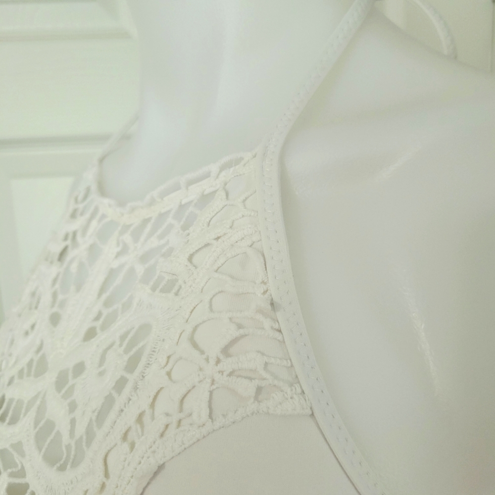 BECCA High Neck Crochet Floral Lace Bikini Top L EUC White Halter - Picture 4 of 10